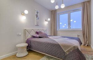 Kinkiety ceramiczne – stylowe rozwiązanie do salonu i sypialni