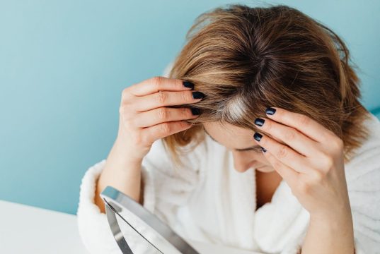 Trycholog w Olsztynie – jak zadbać o zdrowie skóry głowy i włosów?